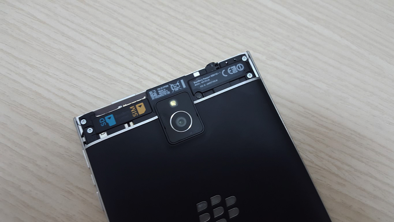 xtmobile-blackberry-passport_36