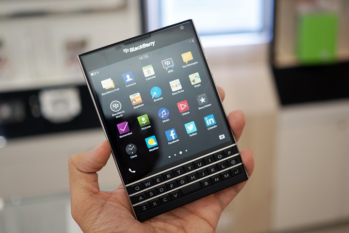 11_BlackBerry_Passport