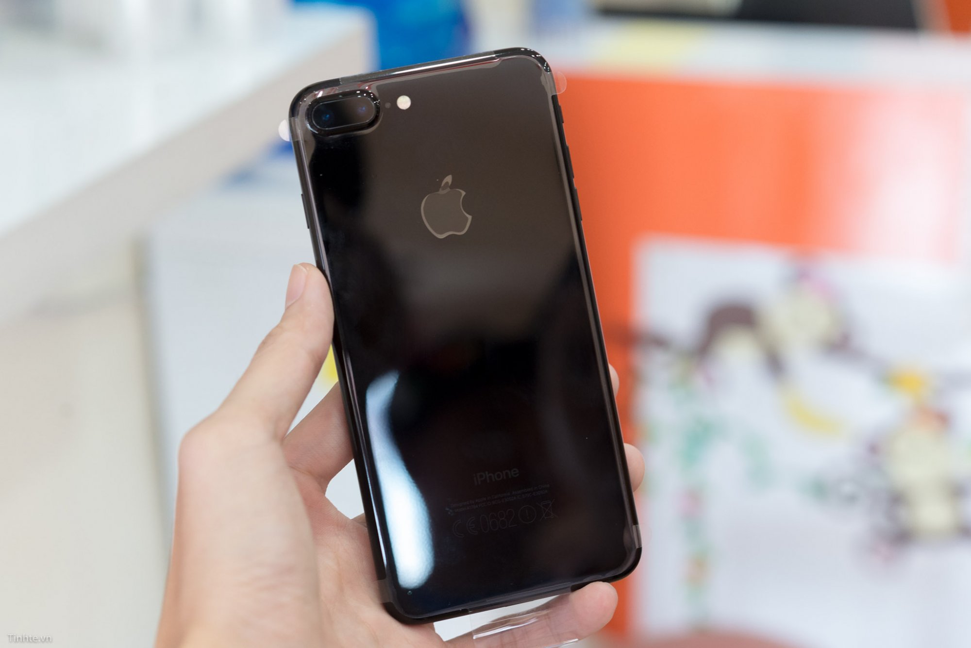 3875051_iphone-7-plus-jet-black-128gb-tinhte-13