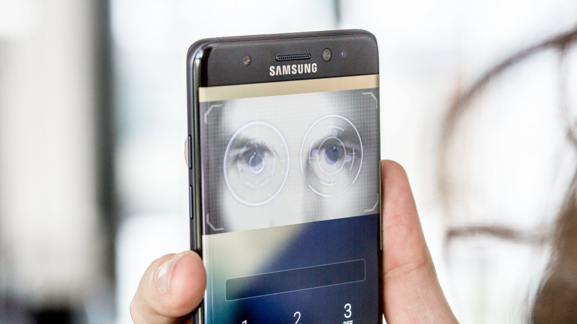AndroidPIT-samsung-galaxy-iris-scanner