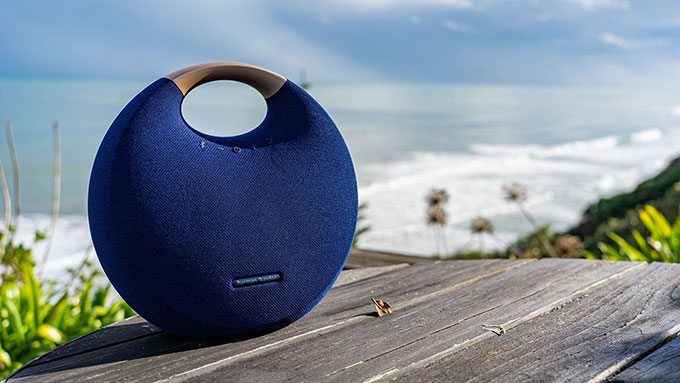 So sánh loa bluetooth Harmon Kardon Onyx Studio 5 và 6 chất lượng âm thanh